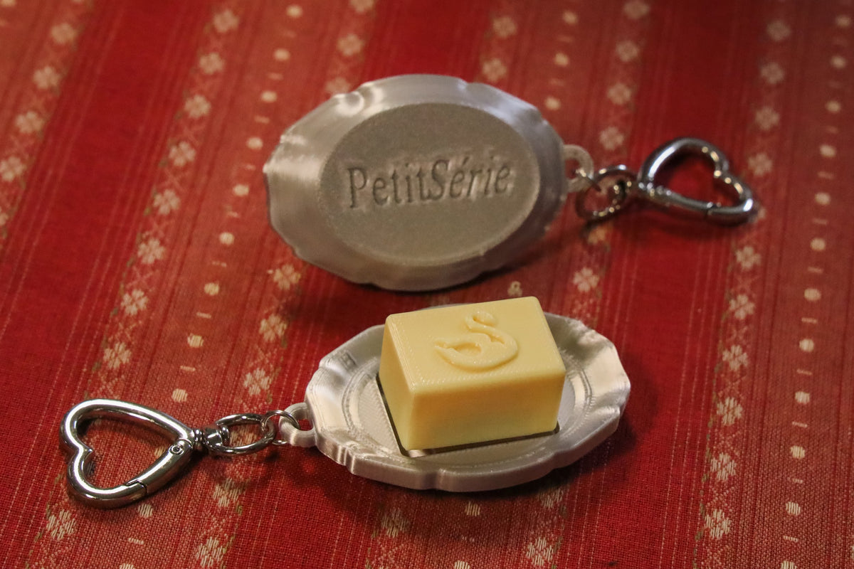 PetitSerie / Butter Fidget Clicker Keychain