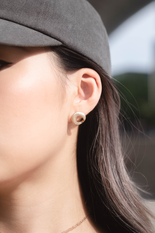 The Magic Hole Earrings - Matte Gold