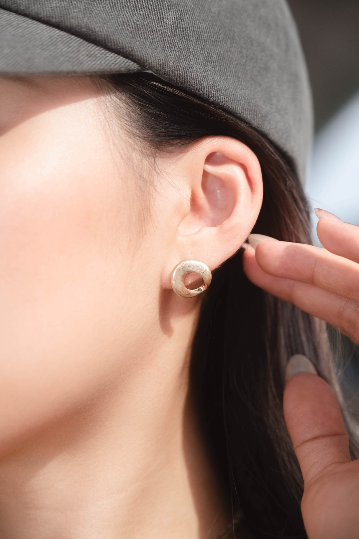 The Magic Hole Earrings - Matte Gold