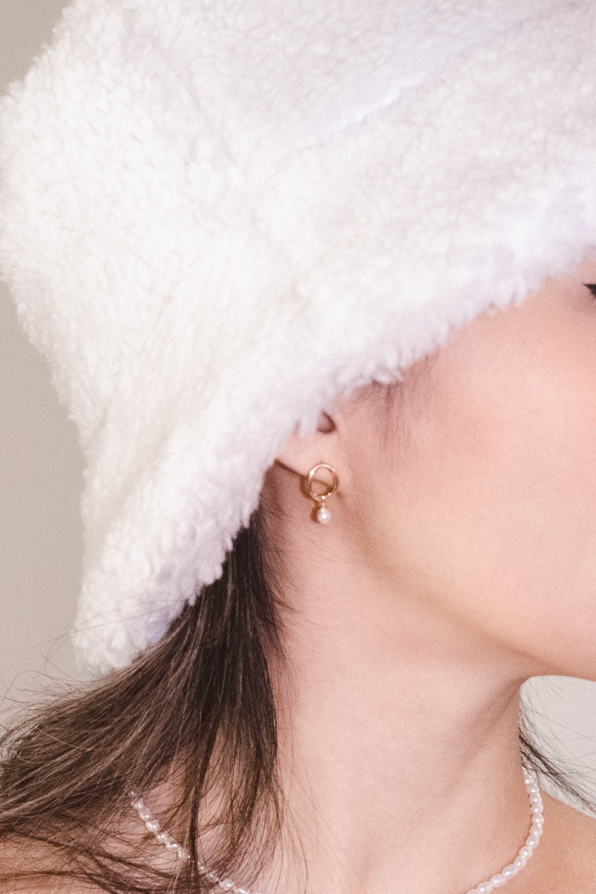 Oval Pearl Earrings Gold