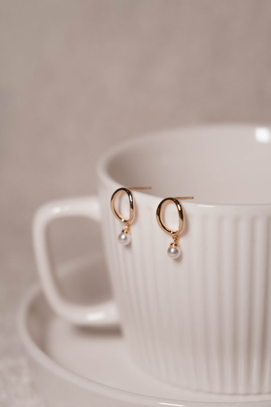 Oval Pearl Earrings Gold