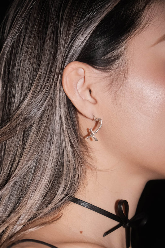 Twisting Heart Shape Earrings - Gold