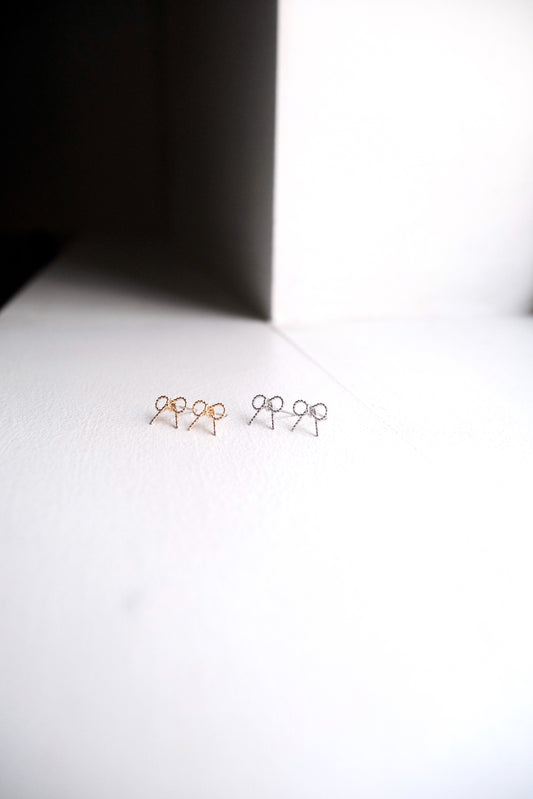 Minimal Ribbon Earrings - Gold
