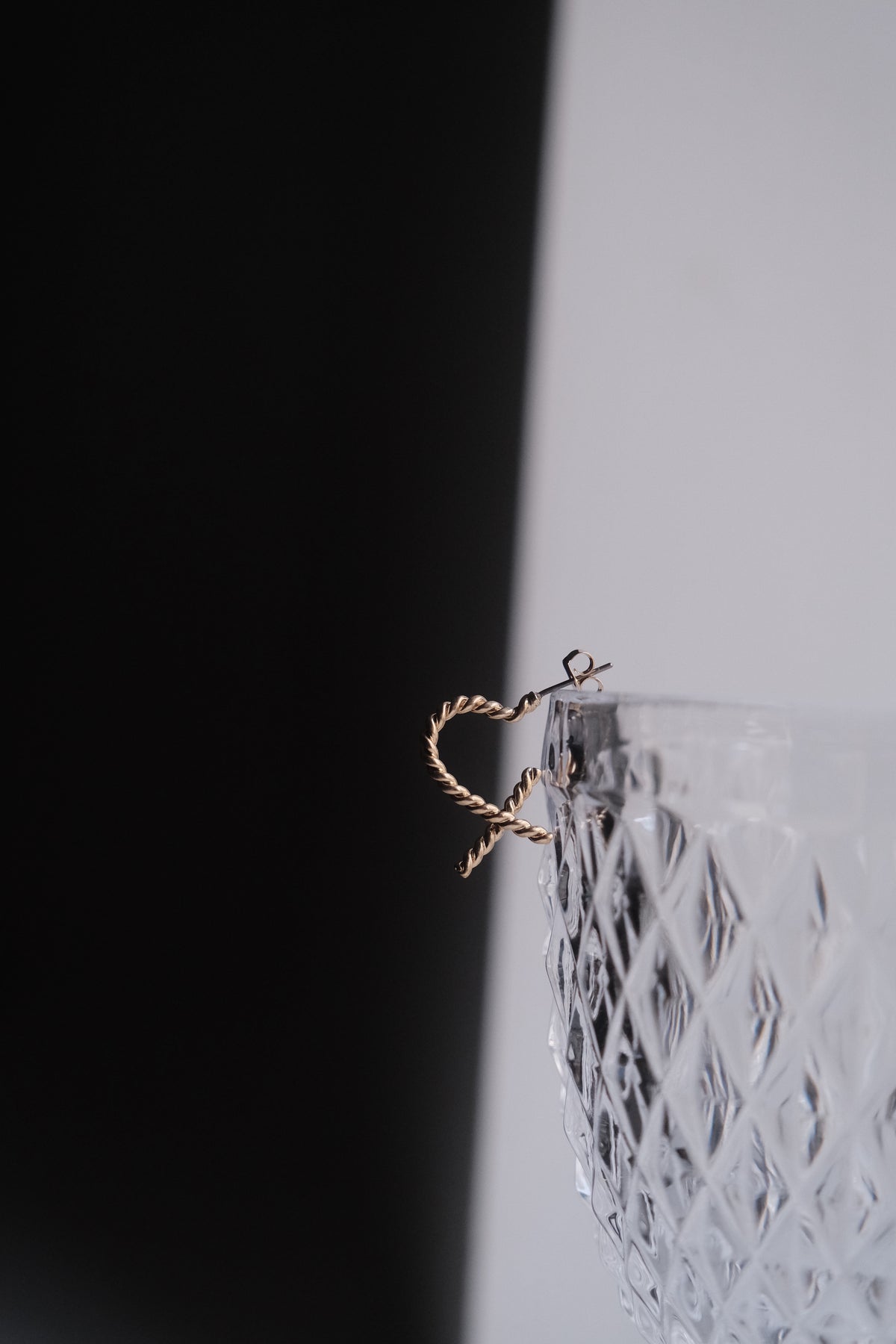Twisting Heart Shape Earrings - Gold