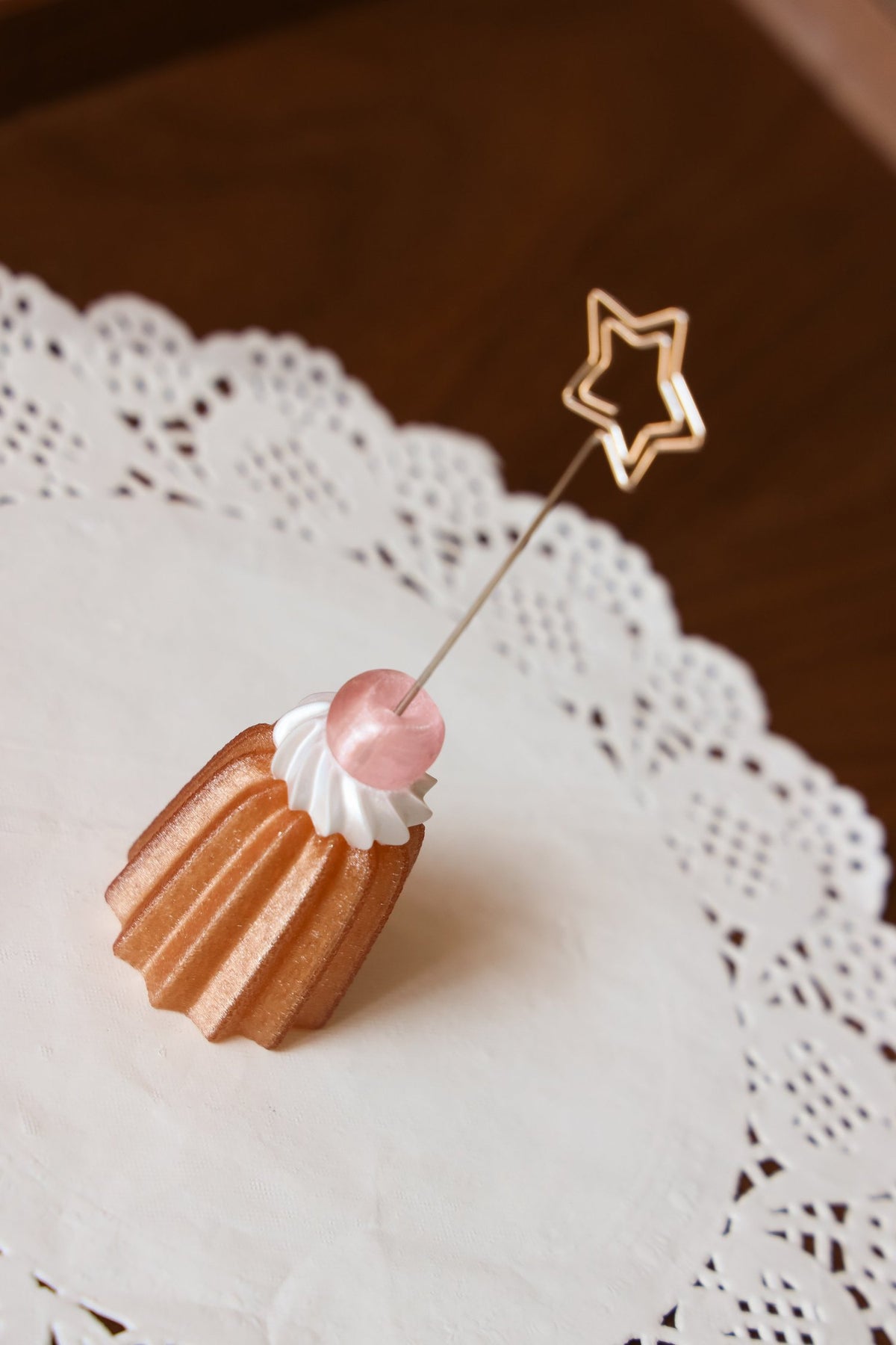 PetitSerie / Sparking Canelé Memo Holder [Pink Cherry]