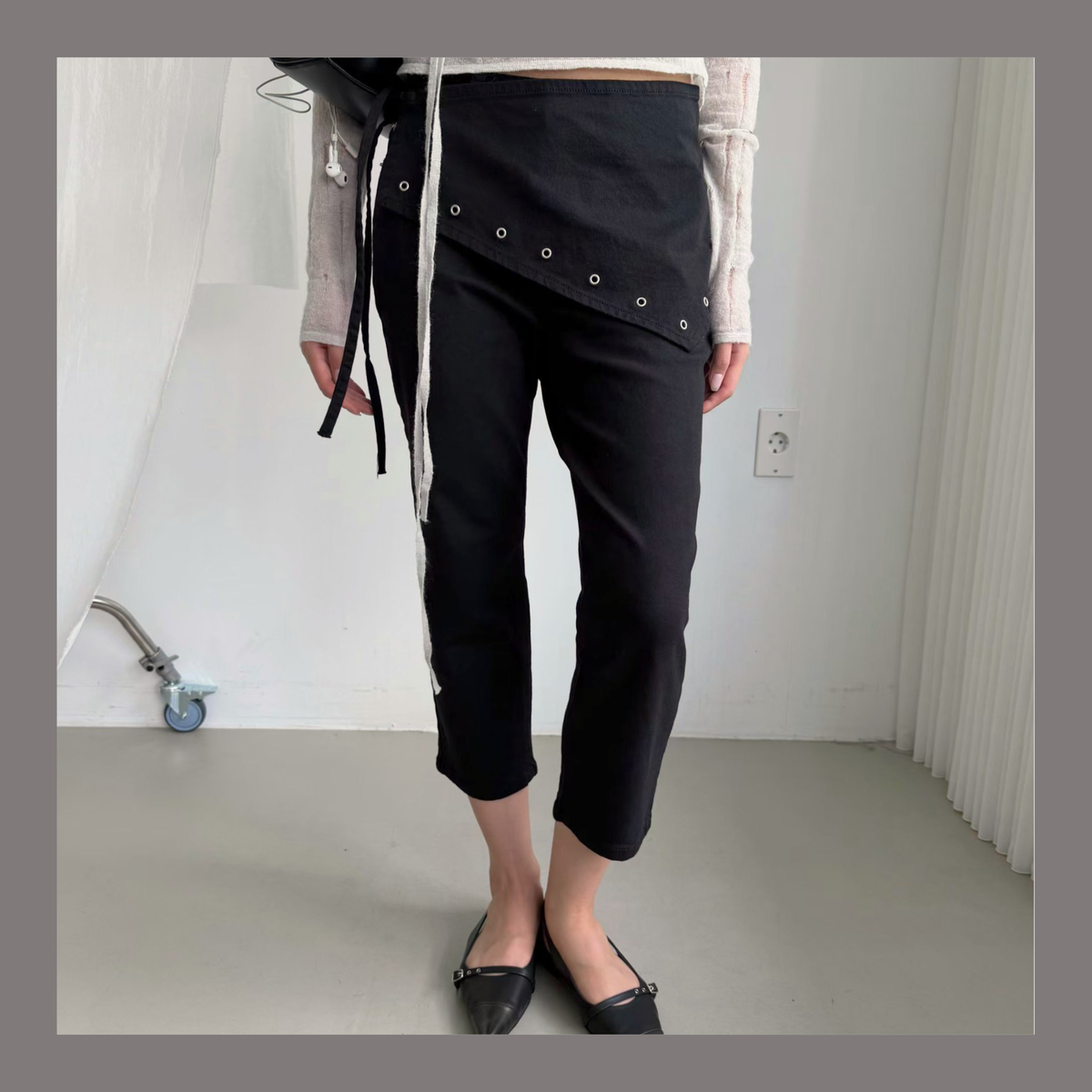 Grommet Overlay Cropped Trousers