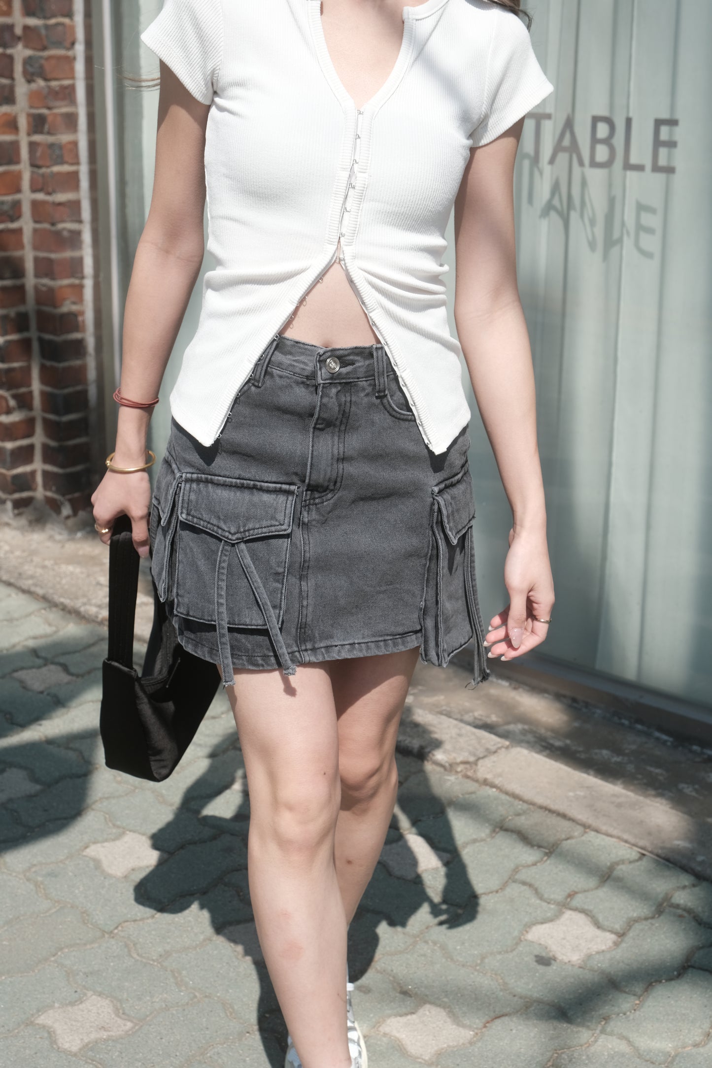 [ 韓國連線 🇰🇷 潮爆! 不撞款型格 cargo 牛仔裙 ] Pockets & Pockets Denim Skirt - Denim Black