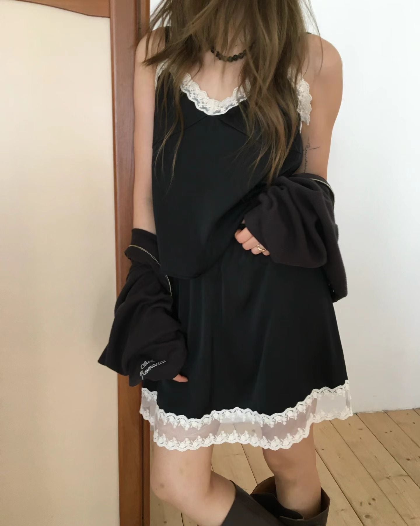 [ 🆕 soft girl era ᪥𓍼᪥𓍼᪥𓍼 質感繡花 lace 背心 ] Embroidered Lace Sheer Cami - 2 colours