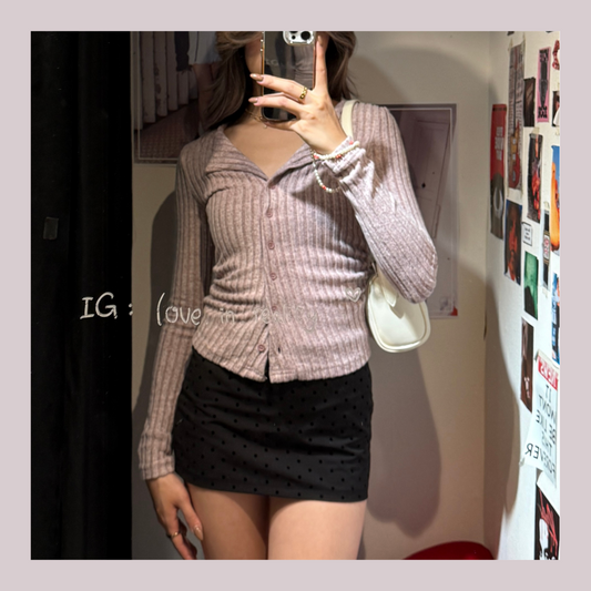 [ 特別材質 幼細毛毛 暗直間鈕扣 top ] Subtle Stripes Button Up Top - 3 colours