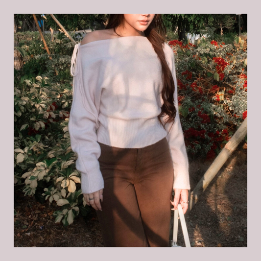 [  🆕 soft girl era 💓🌸 溫柔軟糯冷衫 ] Pinkie Promise Asymmetric Sweater - 2 colours