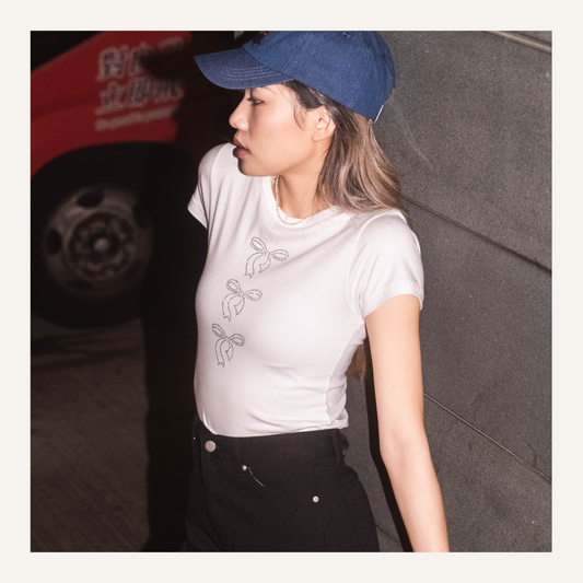 [ 私心必備！閃閃蝴蝶結 tee ] Bow In A Row Everyday Top - 2 colours