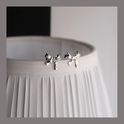 [ 韓國連線 🇰🇷 靚爆鏡! 高質蝴蝶結耳環~ ] Floating Ribbon Earrings - Silver