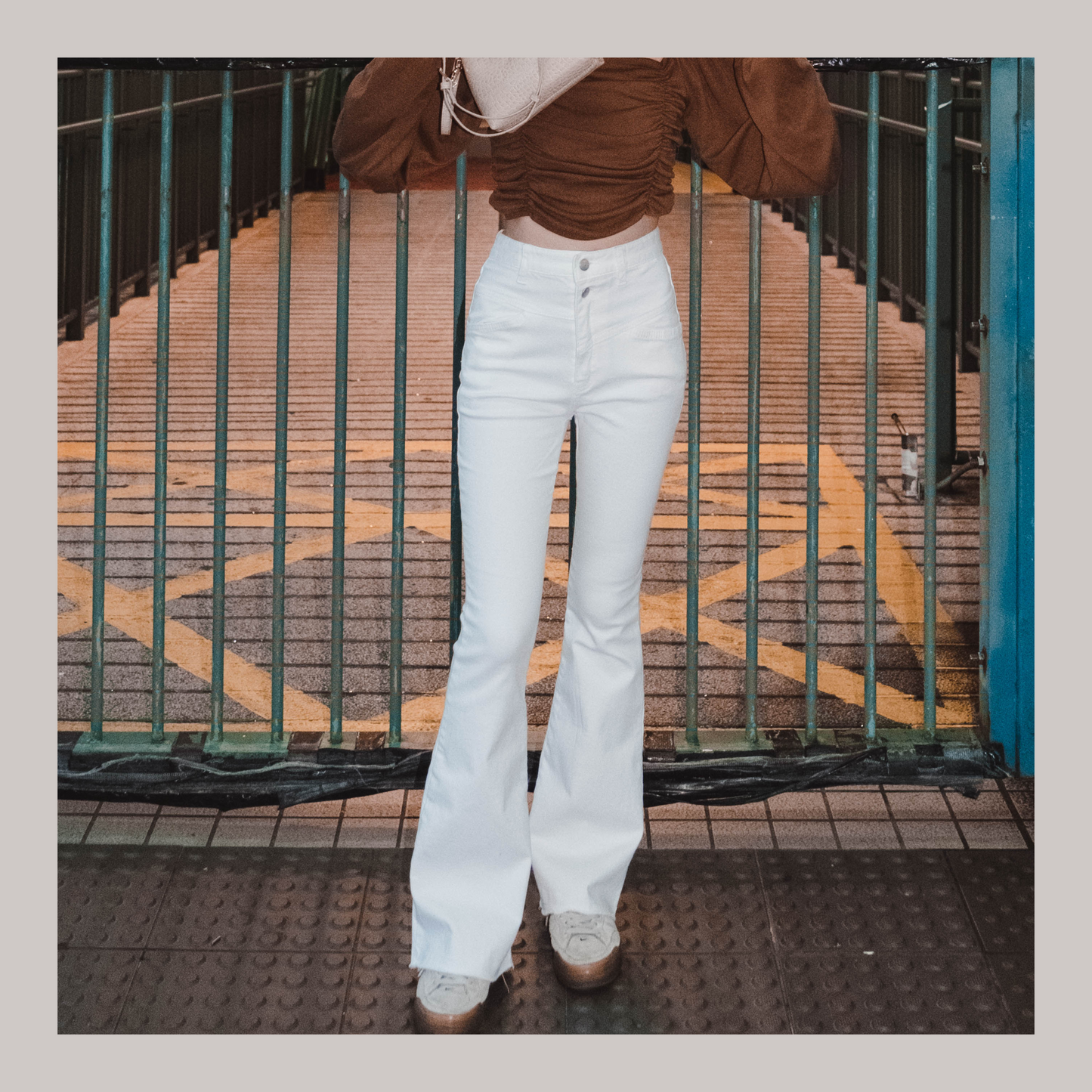 [ 全白高腰喇叭褲! ] White Only Flare Jeans