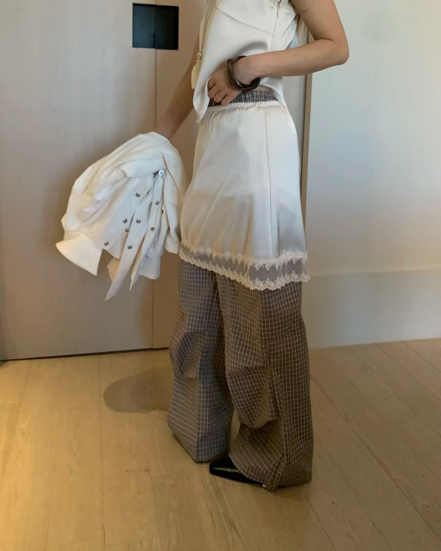 [ 🆕 soft girl era ᪥𓍼᪥𓍼᪥𓍼 質感繡花 lace 背心 ] Embroidered Lace Sheer Cami - 2 colours