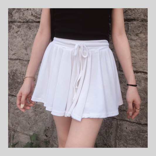 [ 韓國連線 🇰🇷 極柔軟 ! 雲感飄飄短裙 ☁️ 內置打底 ] Cozy Flowing Skirt - White