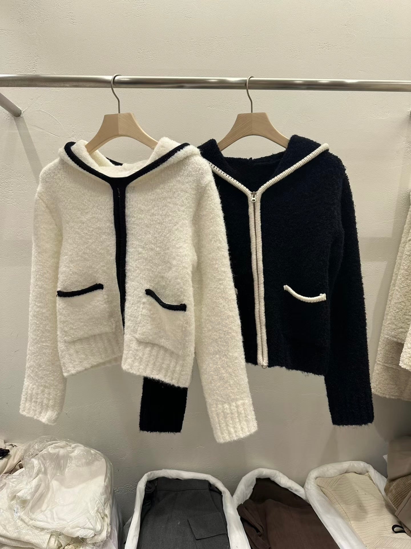 [ 🆕 可愛 & 自帶氣質 💓 毛絨感外套 ] Hearty Zip Up Cardigan - 2 colours