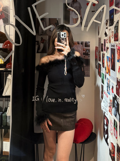 [ 特別日子必備 🥂💃🏻 毛毛領一字膊 ] Queen Grimhilde Off Shoulder Top - 2 colours