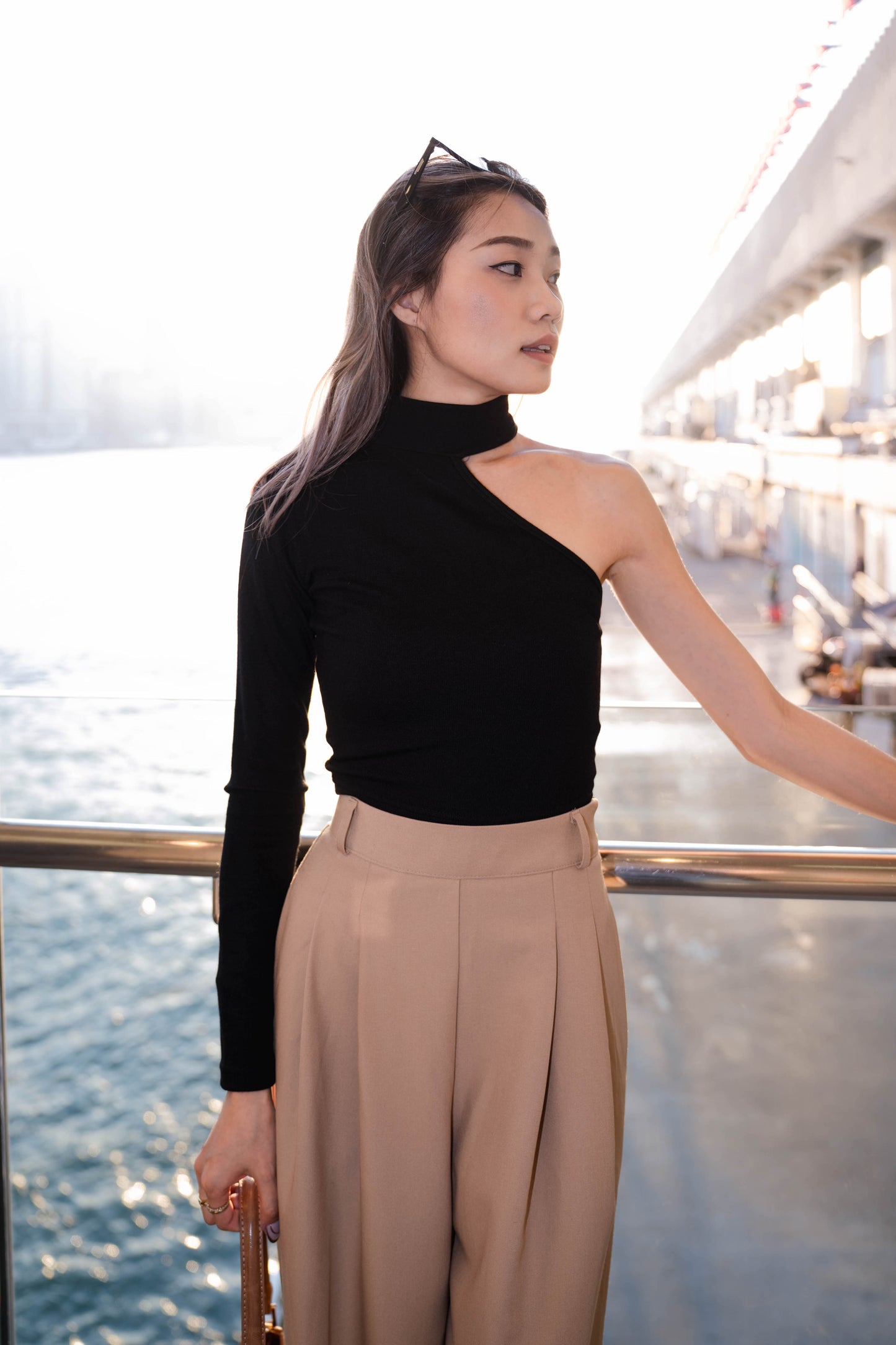 [ 高貴ok! 性感都ok! ] High Collar Single Shoulder Top