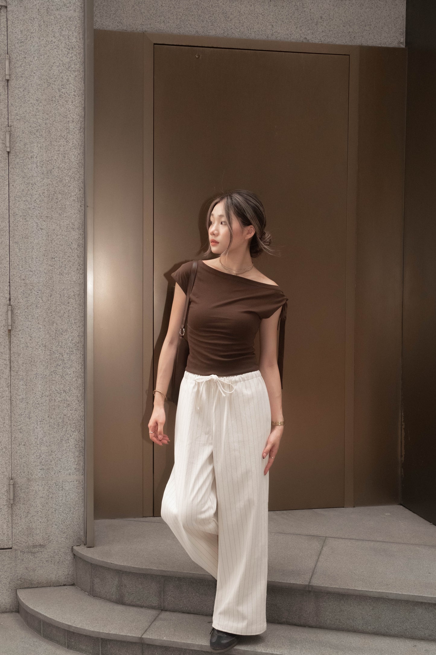 [ 率先上架熱門款!! 衣櫥必備斜膊綁帶 ] Butterfly Asymmetric Top - 3 colours