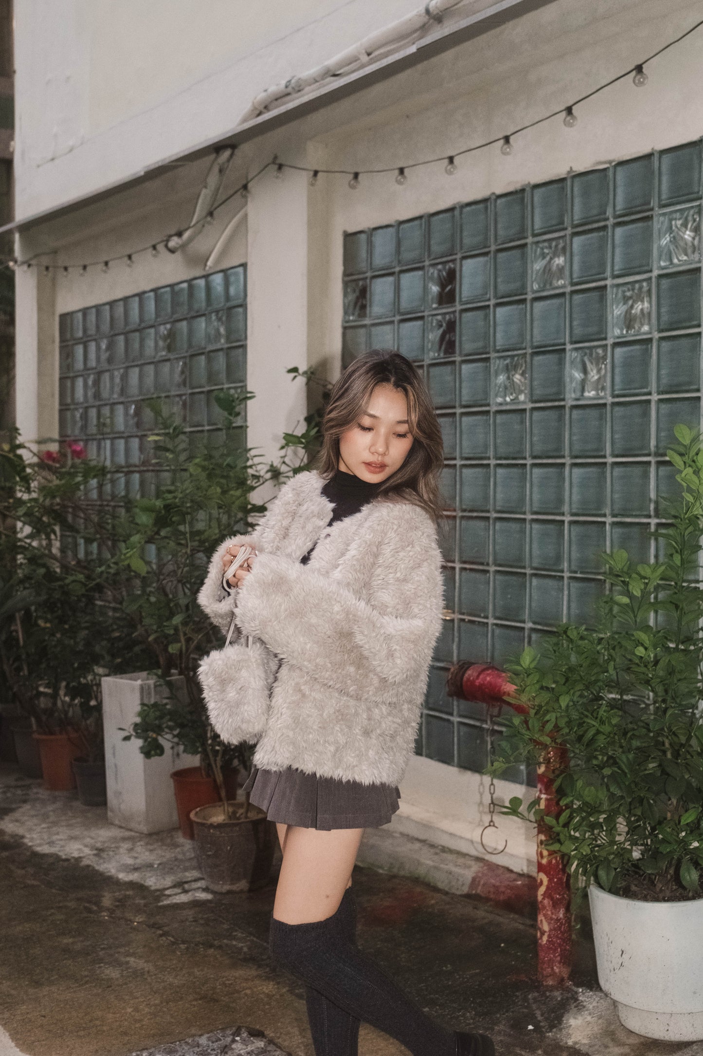 [ 大推介! 唔臃腫的可愛毛毛外套 (連手袋仔!)] Little Poodle Fluffy Coat (with bag!) - 2 colours