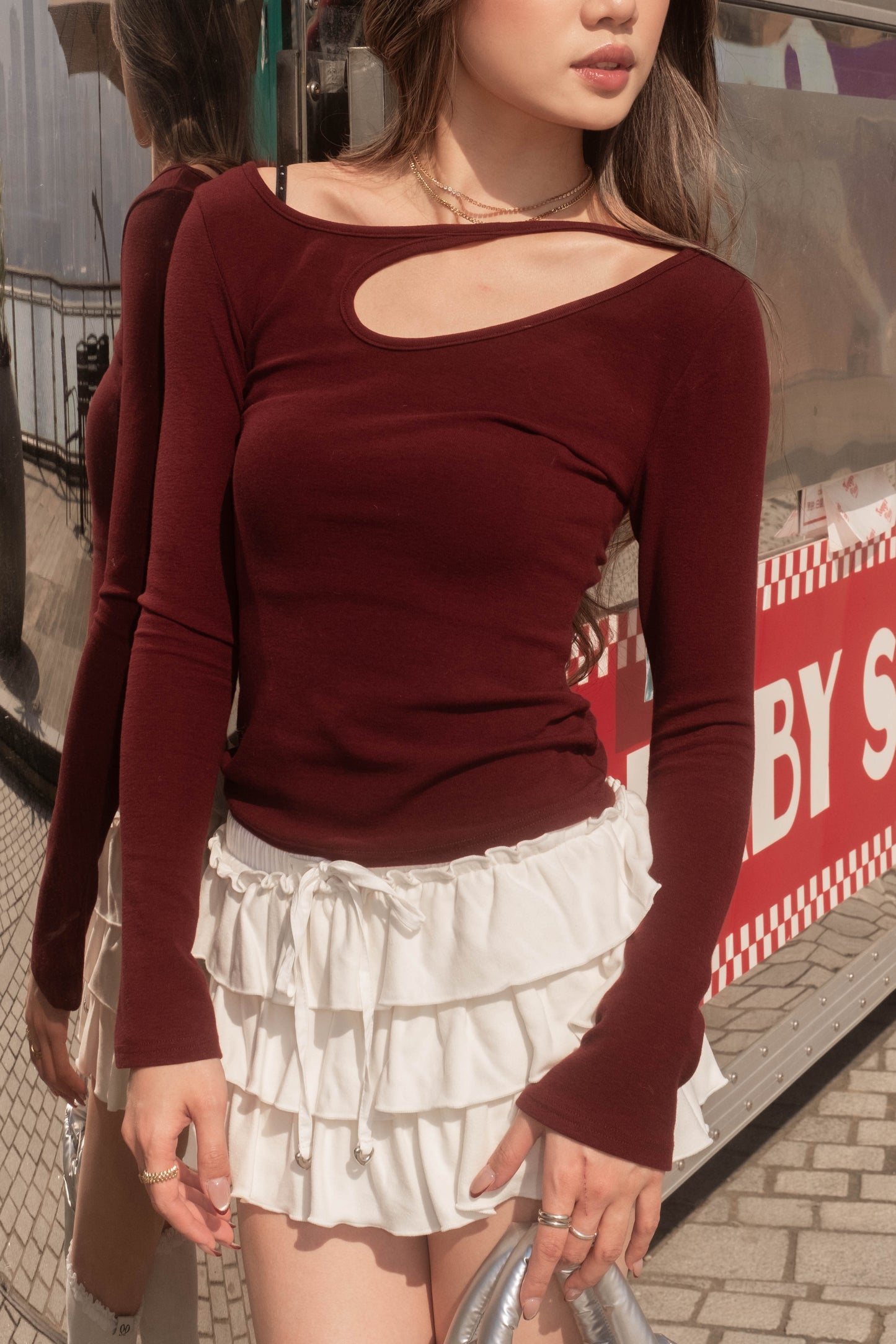 [ 🆕 大力推薦! 小性感彈性薄長衫 ] Sneak Out Top - 2 colours