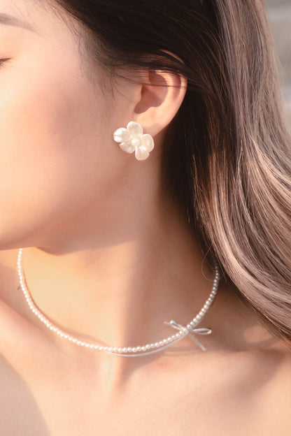 [ 韓國連線 🇰🇷 高級感珍珠花花耳環~ ] Hawaii Plumeria Earrings