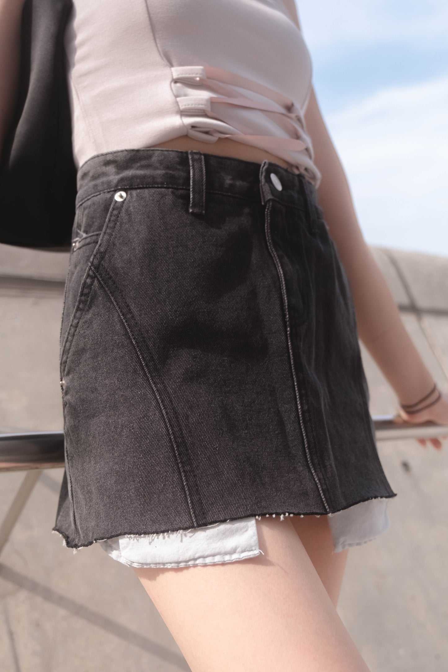 [ 韓國連線 🇰🇷 顯高~ 包臀彈性牛仔裙！] Inside Out Denim Skirt - Black