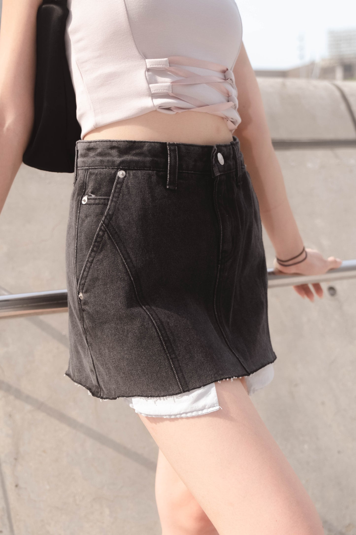 [ 韓國連線 🇰🇷 顯高~ 包臀彈性牛仔裙！] Inside Out Denim Skirt - Black