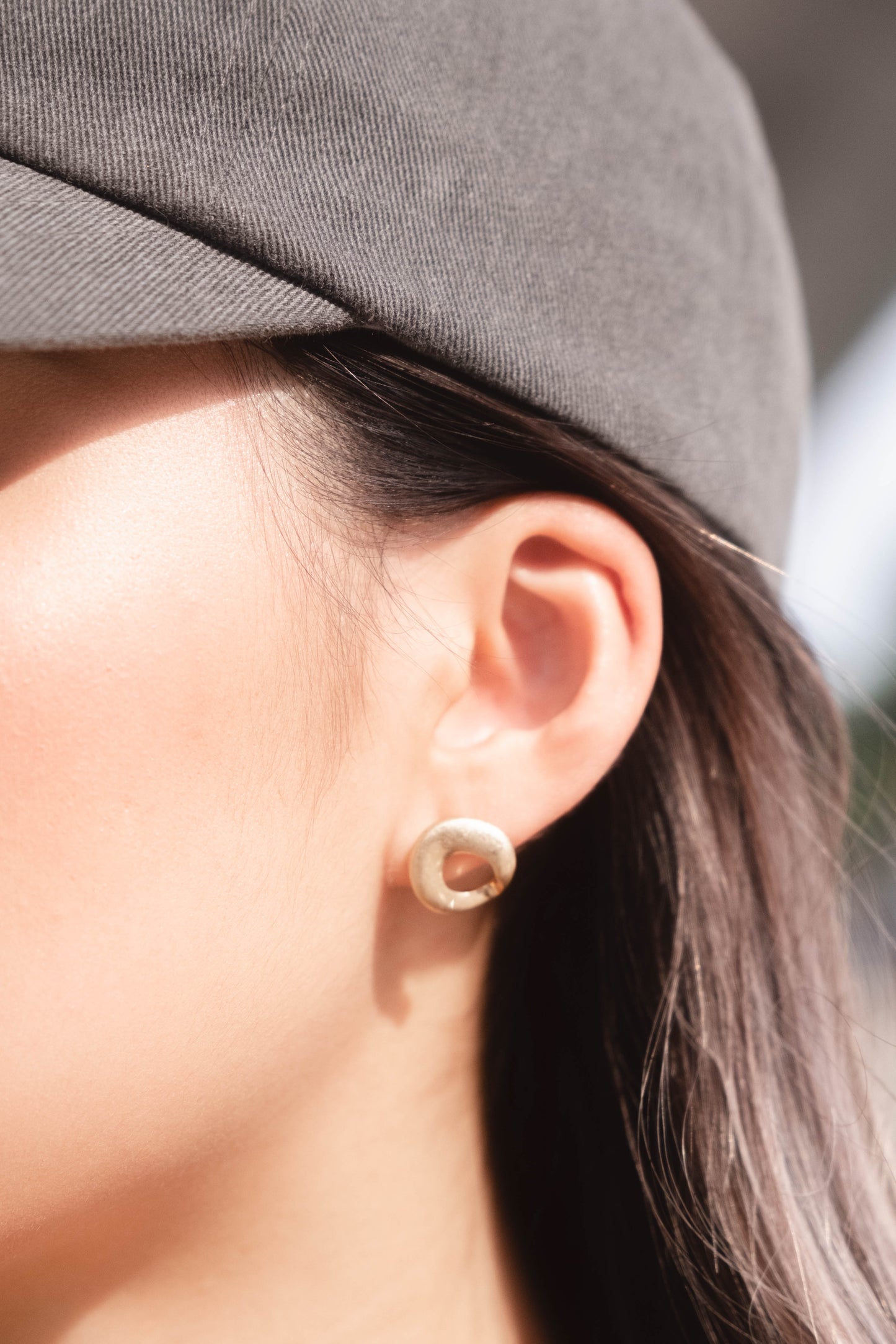 [ 韓國連線 🇰🇷 百搭質感霧面耳環 ] The Magic Hole Earrings - Matte Gold