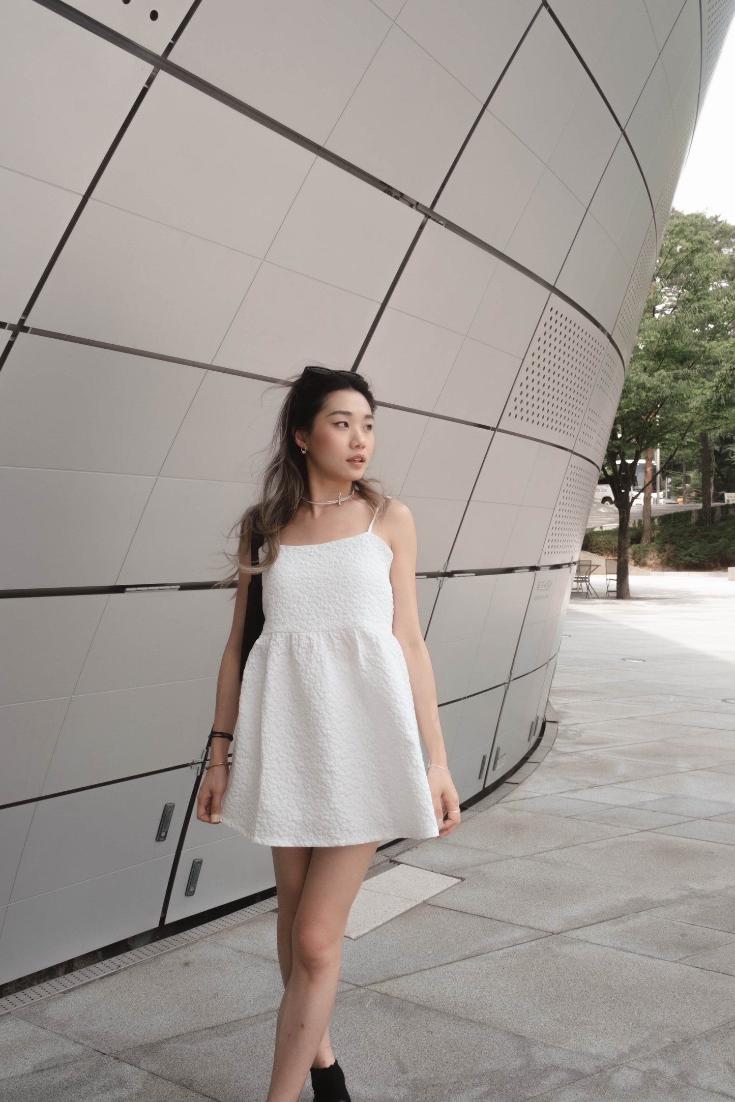 [ 韓國連線 🇰🇷 小可愛 ! 精緻暗花露背裙仔 ~ ] Bouquet Mini Flared Dress - White