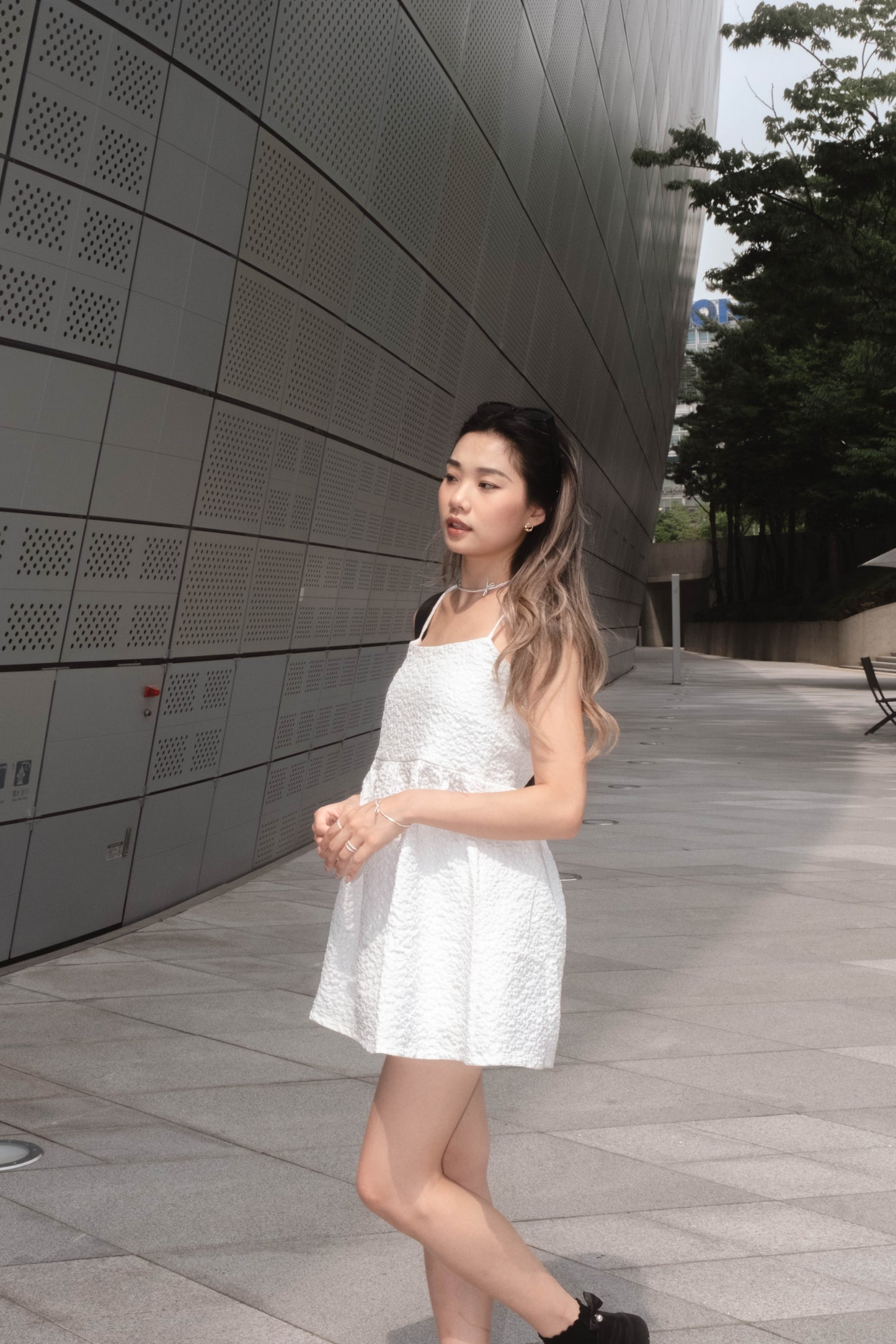 [ 韓國連線 🇰🇷 小可愛 ! 精緻暗花露背裙仔 ~ ] Bouquet Mini Flared Dress - White