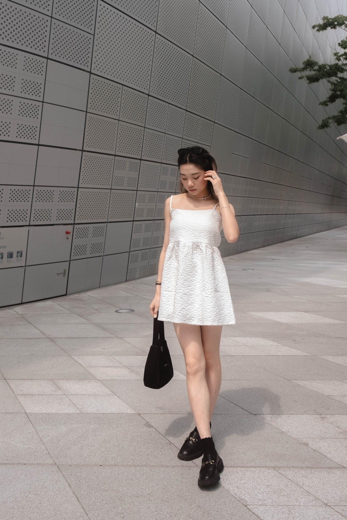 [ 韓國連線 🇰🇷 小可愛 ! 精緻暗花露背裙仔 ~ ] Bouquet Mini Flared Dress - White