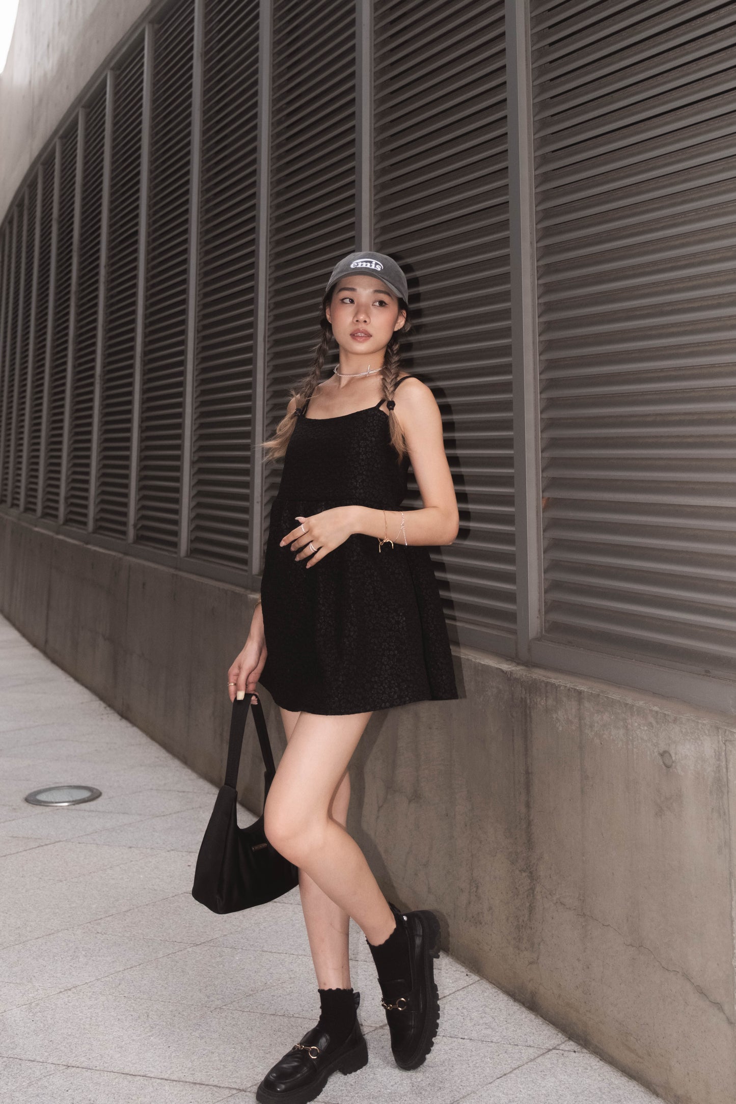 [ 韓國連線 🇰🇷 小可愛 ! 精緻暗花露背裙仔 ~ ] Bouquet Mini Flared Dress - Black