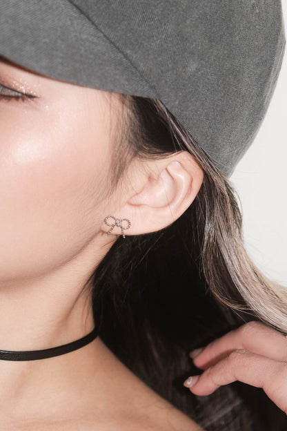 [ 韓國連線 🇰🇷 超推介! 精緻紐紋蝴蝶結耳環] Minimal Ribbon Earrings - Silver