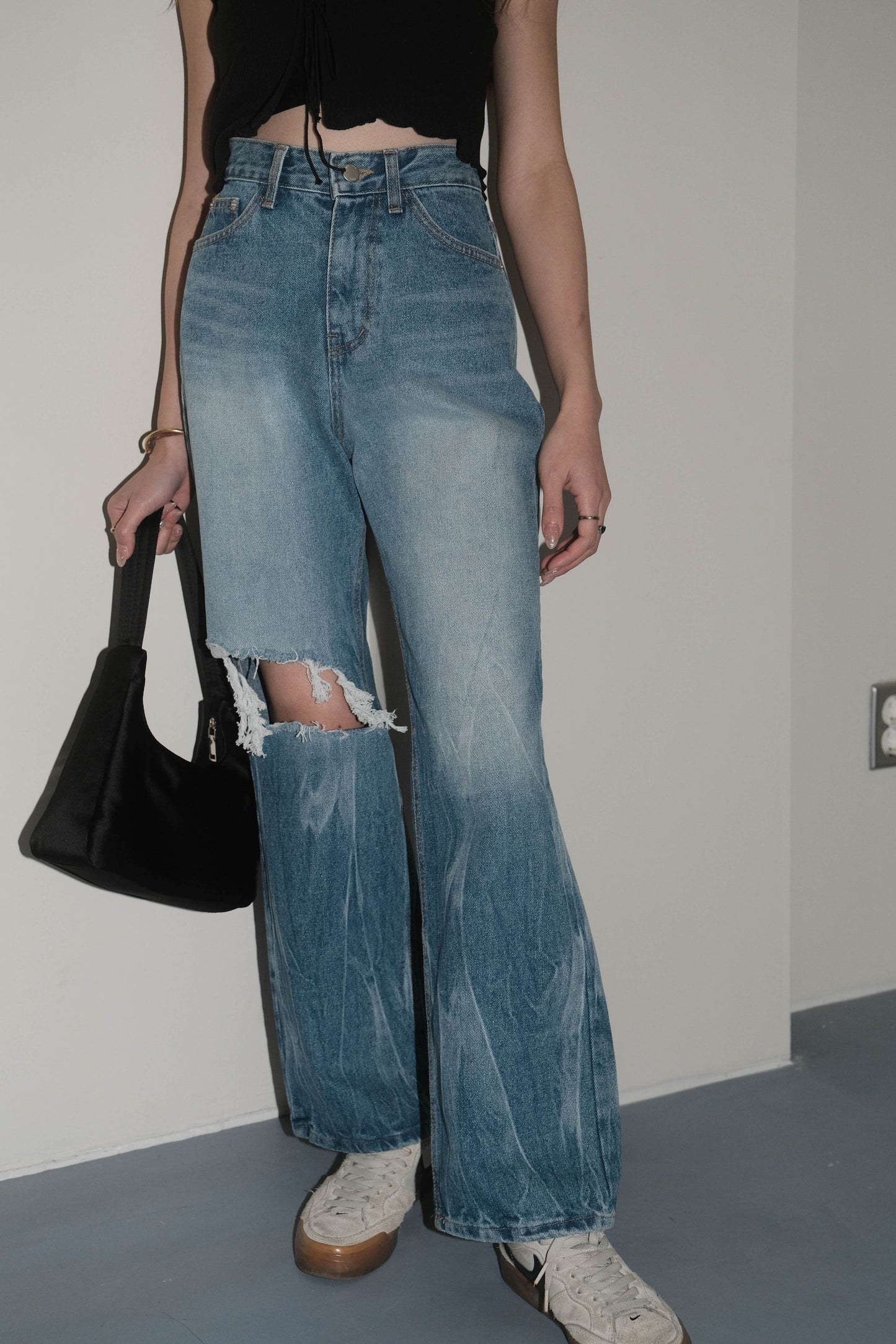 [ 韓國連線 🇰🇷 超高質! 吸睛洗水高腰牛仔褲 ] Big Hole Wavy Ripped Baggy Jeans