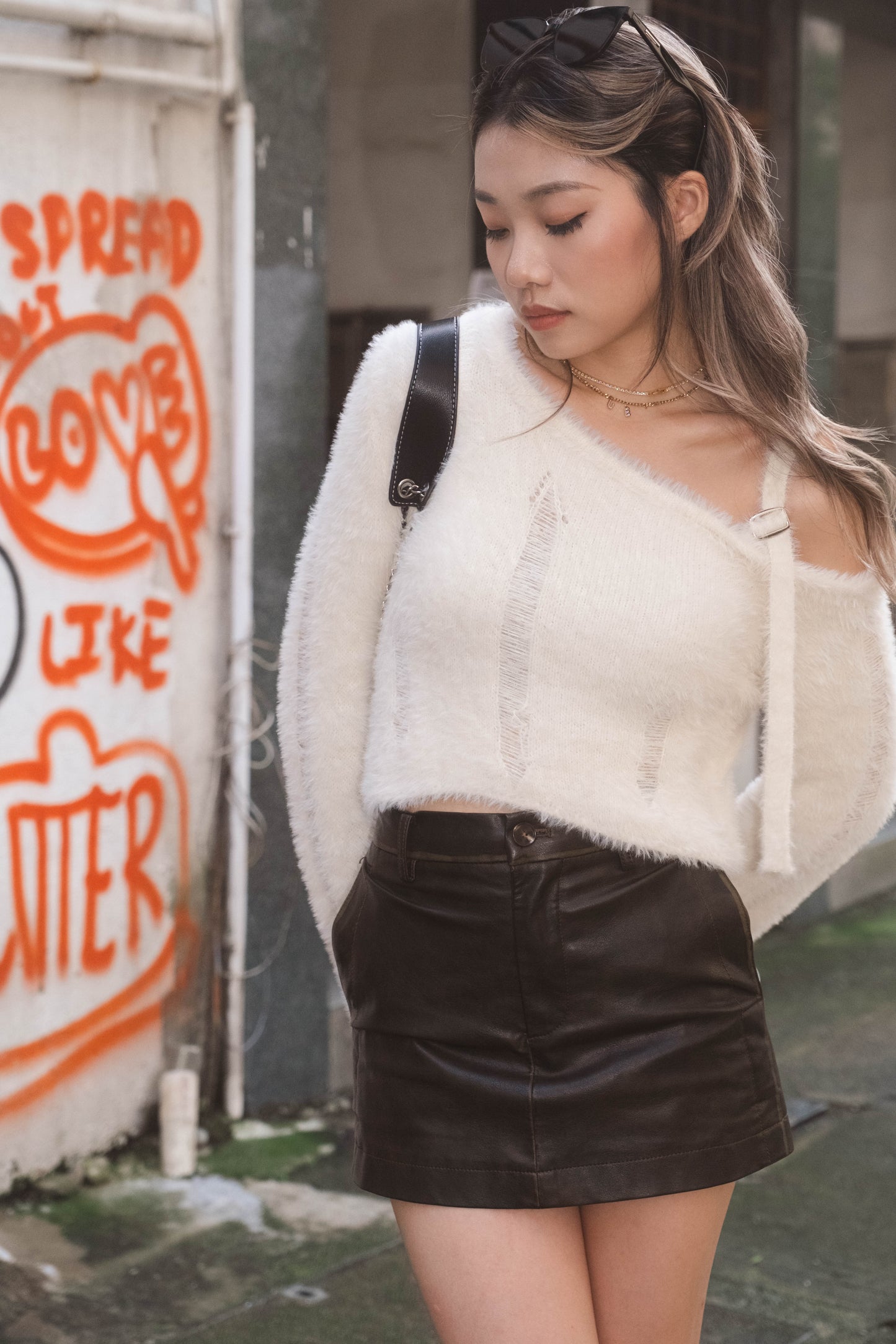 [ 大推介! 斜膊毛毛破爛 top ] Single Shoulder Mo Mo Sweater - 2 colours