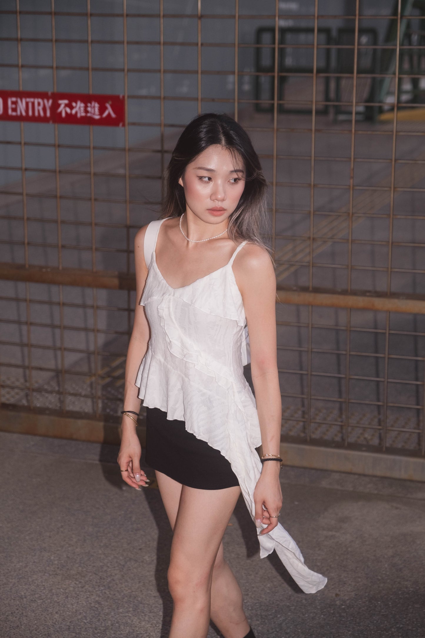 [ 飄逸~ 不規則吊帶 ] Shaved Snow Ruffle Top - White