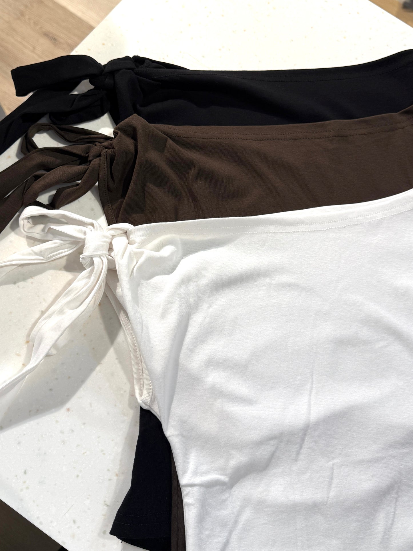 [ 率先上架熱門款!! 衣櫥必備斜膊綁帶 ] Butterfly Asymmetric Top - 3 colours