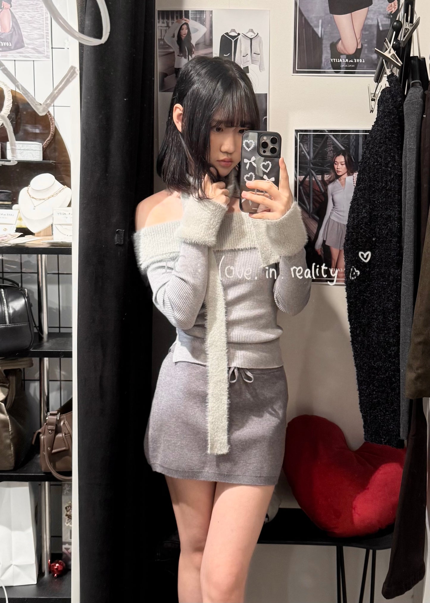 [ 🆕 毛毛一字膊~ 溫柔又性感! ] Furry Off Shoulder Top with SKinny Scarf - 2 colours