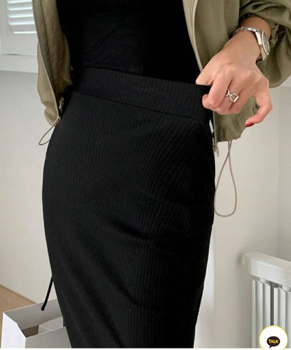 [ 休閒氣質長裙~] Basic Stretchy Split Maxi Skirt - Black