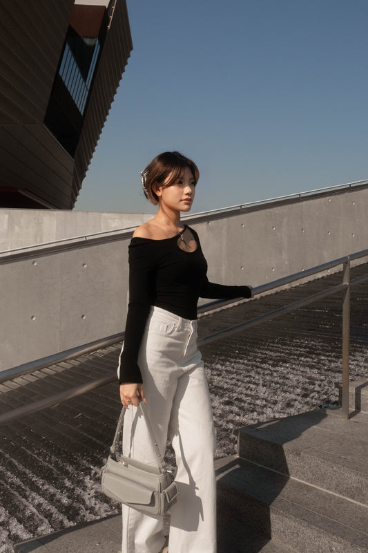 [ 🆕 大力推薦! 小性感彈性薄長衫 ] Sneak Out Top - 2 colours