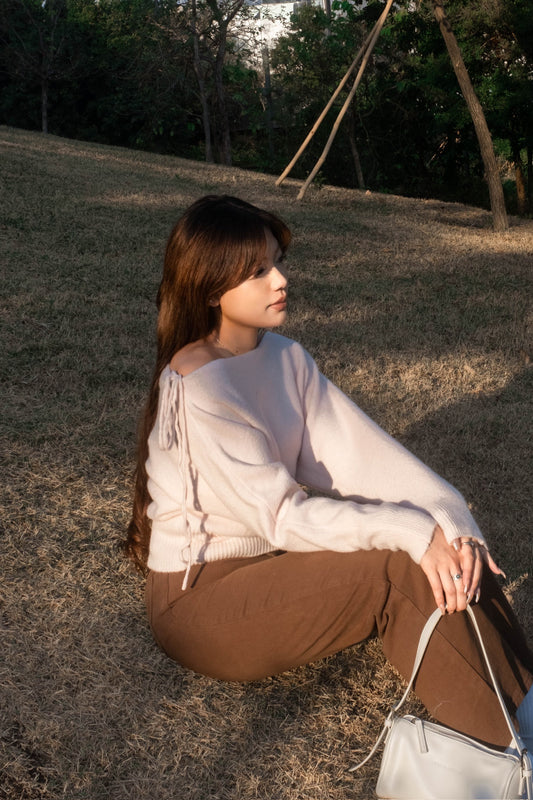 [  🆕 soft girl era 💓🌸 溫柔軟糯冷衫 ] Pinkie Promise Asymmetric Sweater - 2 colours