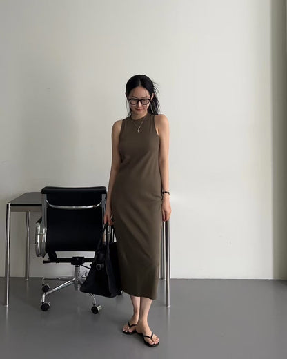 [ 新色加入 強勢回歸 🫒🌰 不出錯的舒適長裙] Endless Halter Neck Maxi Dress - Olive