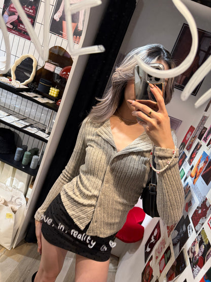 [ 特別材質 幼細毛毛 暗直間鈕扣 top ] Subtle Stripes Button Up Top - 3 colours
