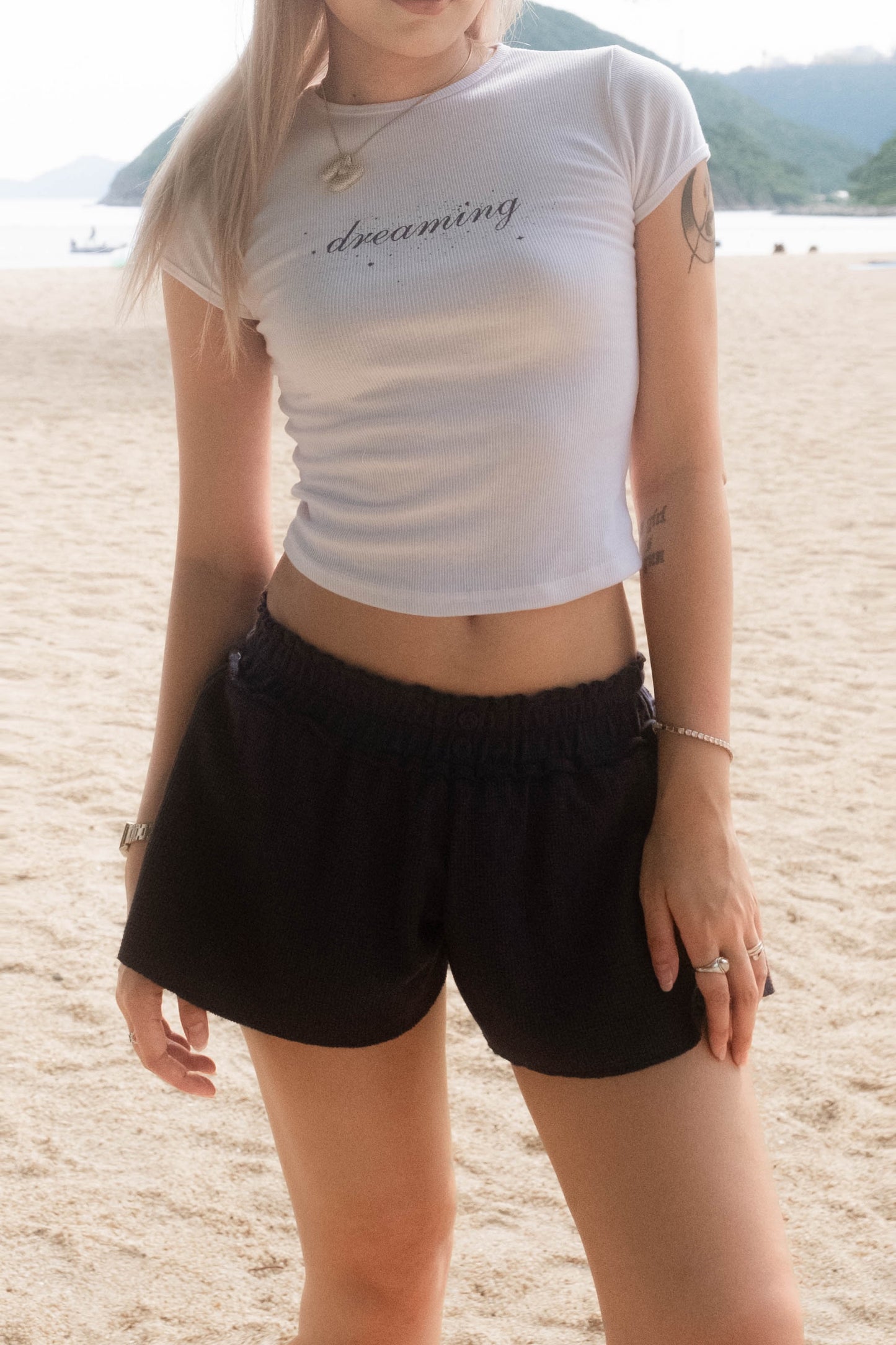 [ 夏日必須要有的 baby tee ] Dreaming Everyday Tee - 2 colours