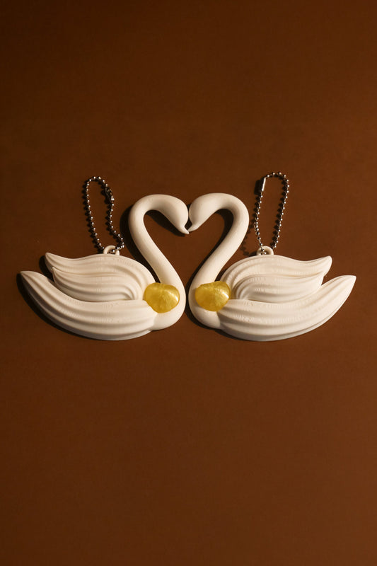 PetitSerie / Meringue Swan Mirror Charm [Yellow Heart]