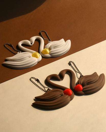 PetitSerie / Meringue Swan Mirror Charm [Yellow Heart]