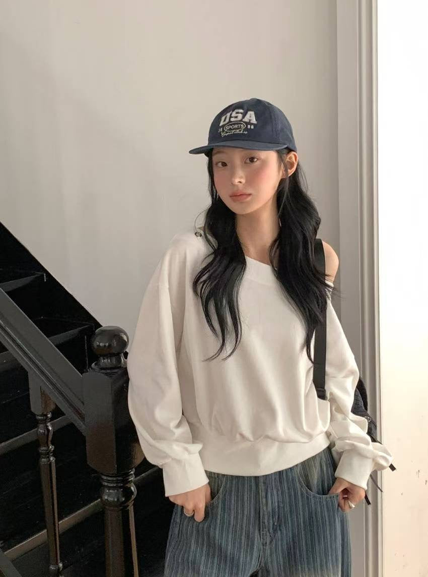 [ 🆕 型格寬鬆 斜膊鐵圈 top] Cool Girl Studs Off-shoulder Top - 2 colours