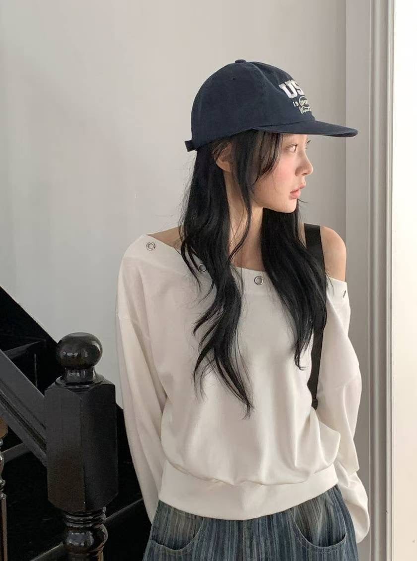 [ 🆕 型格寬鬆 斜膊鐵圈 top] Cool Girl Studs Off-shoulder Top - 2 colours