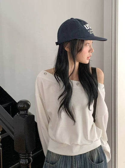 [ 🆕 型格寬鬆 斜膊鐵圈 top] Cool Girl Studs Off-shoulder Top - 2 colours